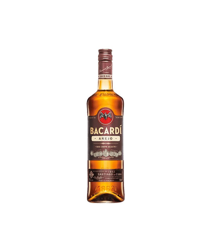 Botella de Ron Bacardí Añejo de 750 ml con etiqueta oscura