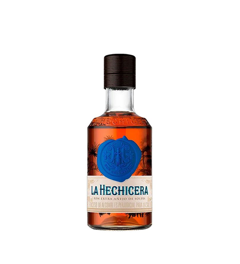 Botella miniatura de Ron La Hechicera de 50 ml con sello azul