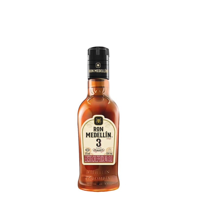 Media botella de Ron Medellín 3 Años Añejo de 375 ml con tapa negra