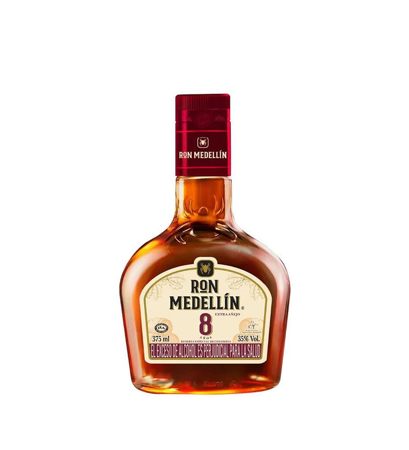 Media botella ancha de Ron Medellín 8 Años Extra Añejo de 375 ml con tapa vinotinto