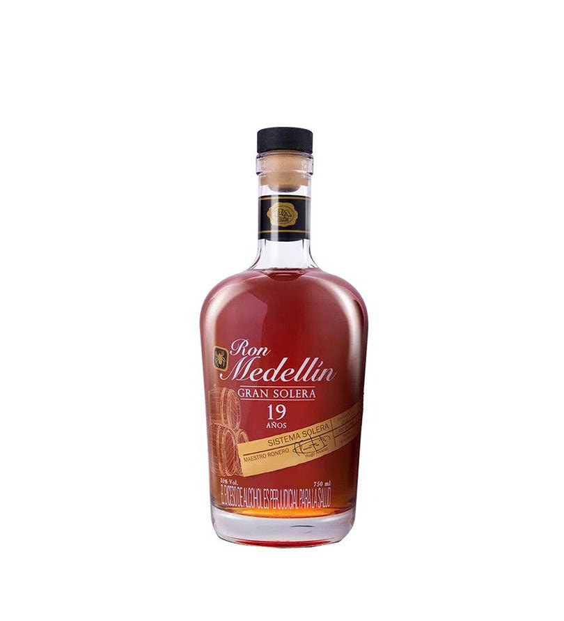 Botella de Ron Medellín Gran Solera 19 Años de 750 ml