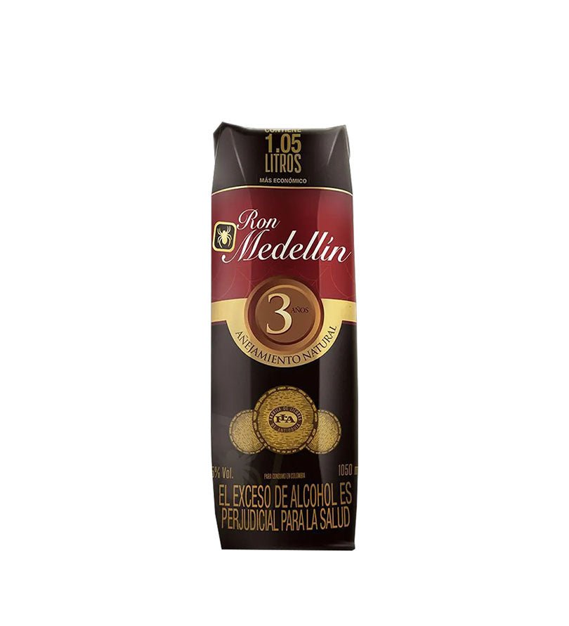 Caja oscura tetrapack de Ron Medellín 3 Años Añejo de 1 litro