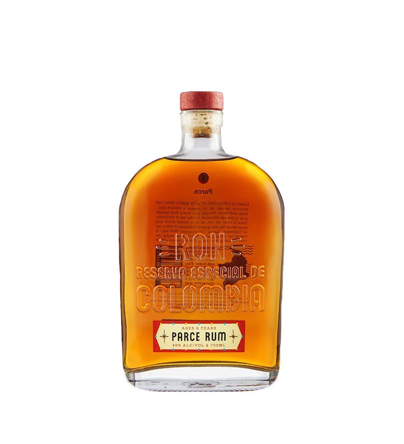 Botella ancha de Parce Rum 8 Años de 750 ml con letras en relieve
