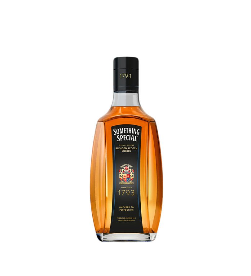 Botella de litro de Whisky Something Special con etiqueta negra